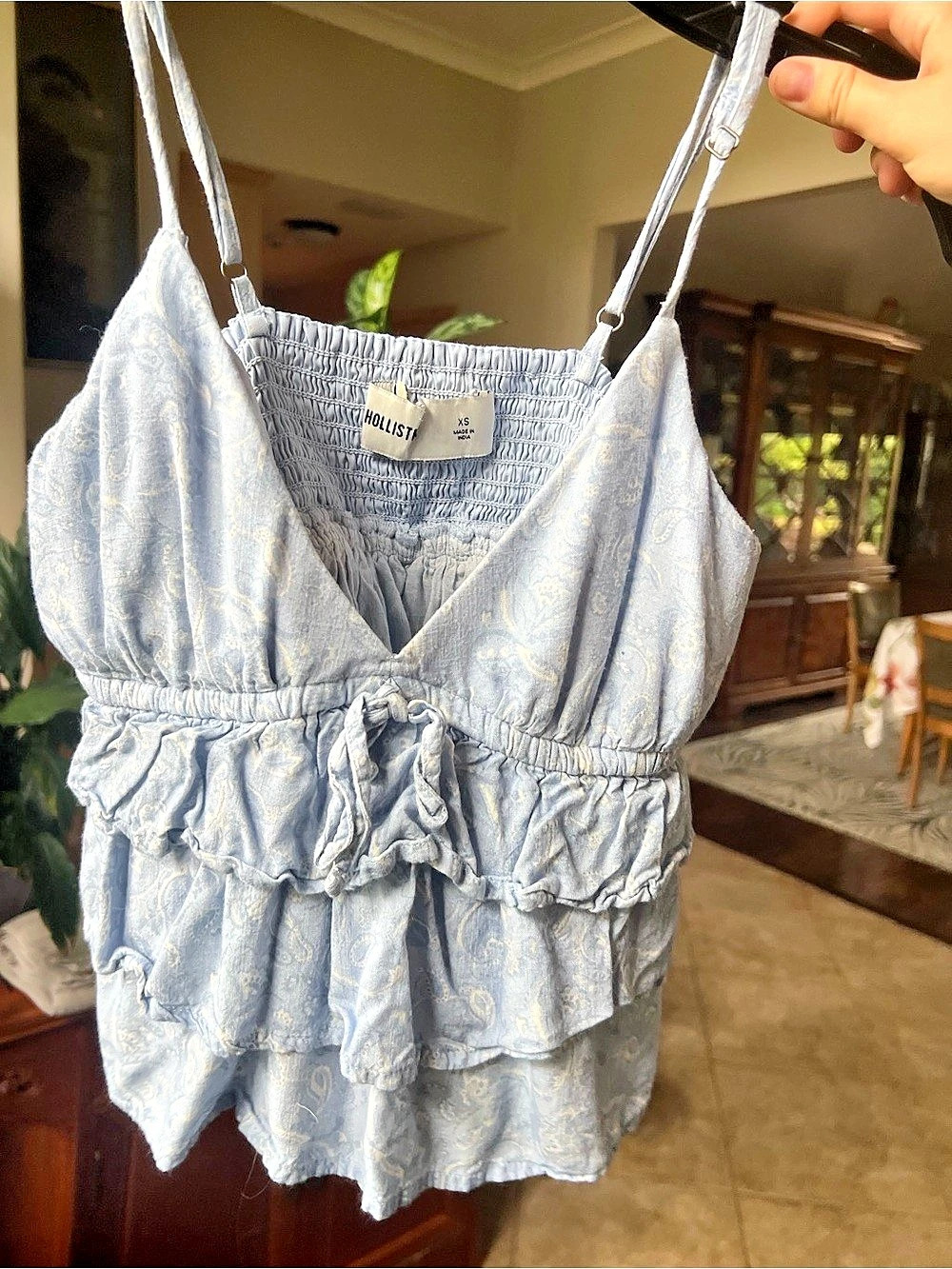 Hollister Floral Ruffle Camisole in Blue Size Small Like New